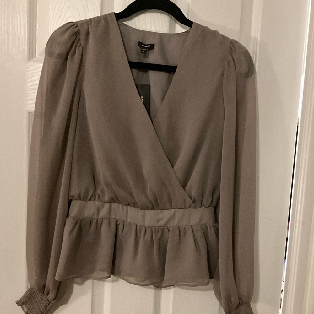 Express V-neck Smocked Cuff Peplum Top NWT Size Small - Picture 3 of 7